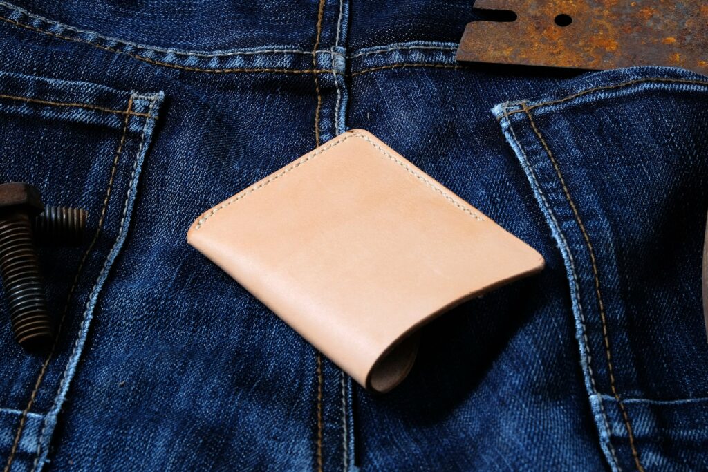 The 13 Best Slim Minimalist Wallet for Men in 2024